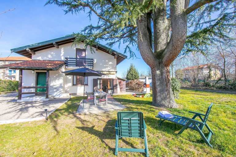Others 5, Cedar House Villa Few Minutes From Lake, Varese