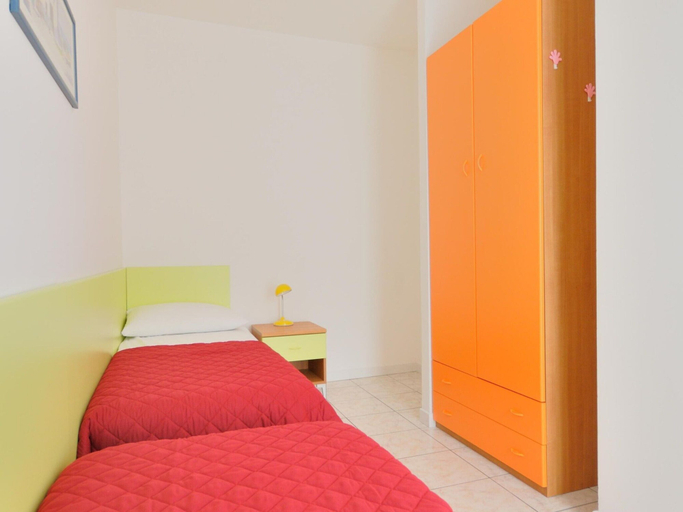 Room 3, Apartment in Bibione Near the Beach, Venezia