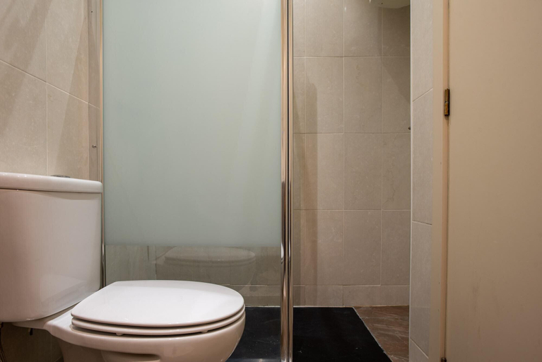 Room 5, Alegria City Center With Elevator by Vacationy, Porto