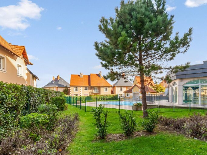 Pool 2, Residence Port Guillaume, Dives sur Mer, Calvados