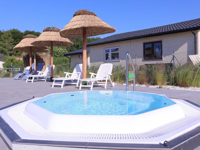 Sport & Beauty 1, Single-story Holiday Home, Pool, Jacuzzi, Kołobrzeg