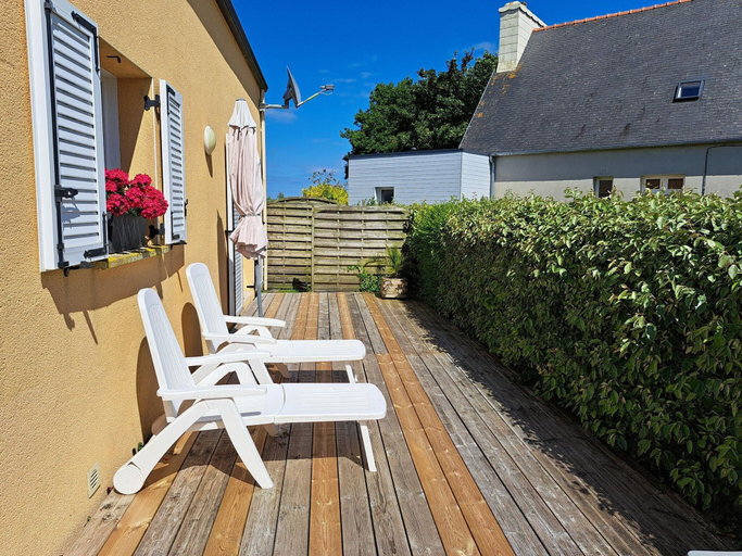 Others 4, Cottage in Plouneour-trez With Sea View, Finistère