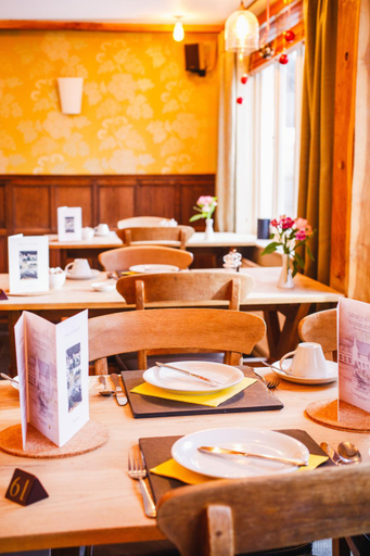Others 2, The Saracens Head Inn, Gloucestershire