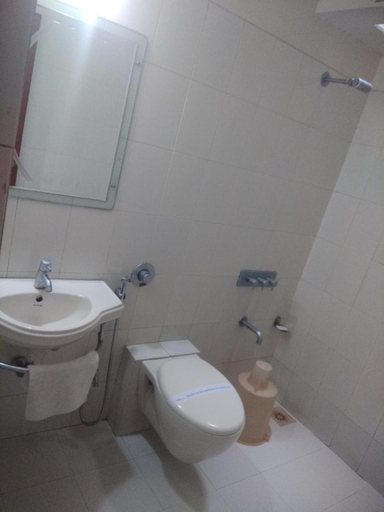 Bathroom 3, Hotel Easy Retreat, Valsad