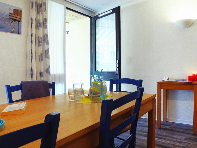 Dining 2, Holiday Home for 6 Guest With sea View, Gironde
