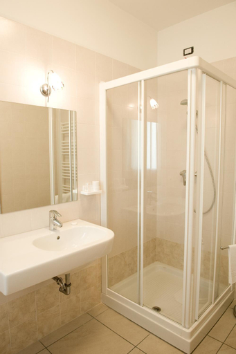 Bathroom 12