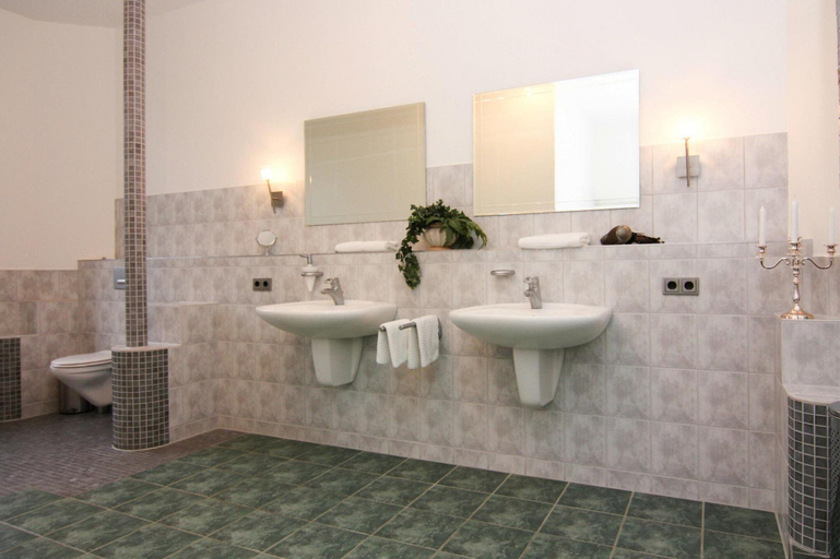 Bathroom 4, Schlossurlaub nahe Ostsee und Tressower See, Nordwestmecklenburg
