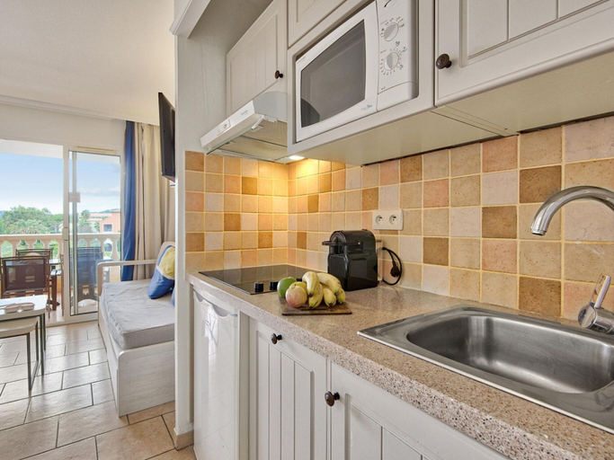 Private kitchen, Residence Les Calanques, Les Issambres-formerly TUI Ferienhaus, Var