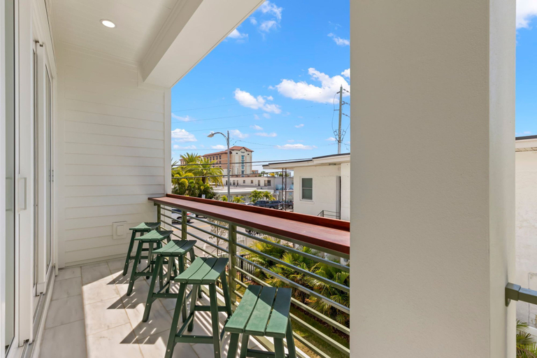 Room 2, Two Amazing Homes at The Gemma, Pinellas