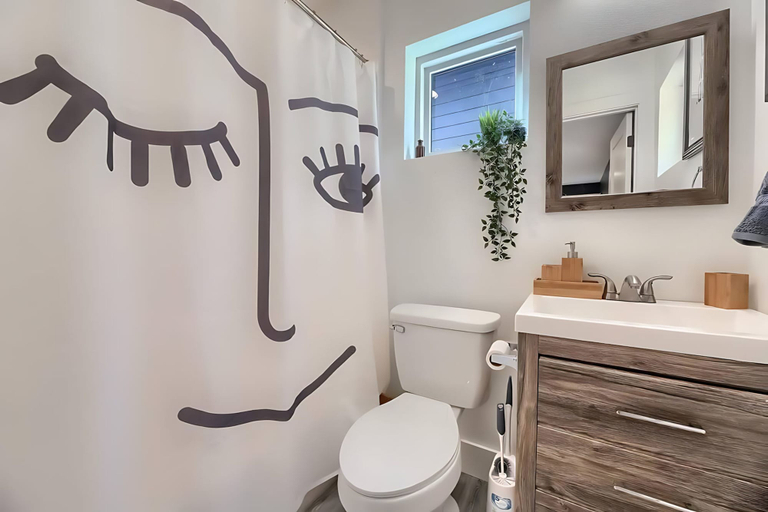 Room 3, East Side Masterpiece, Travis