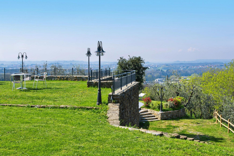 Garden 2, Charming Agritourism in Tuscany, Pistoia