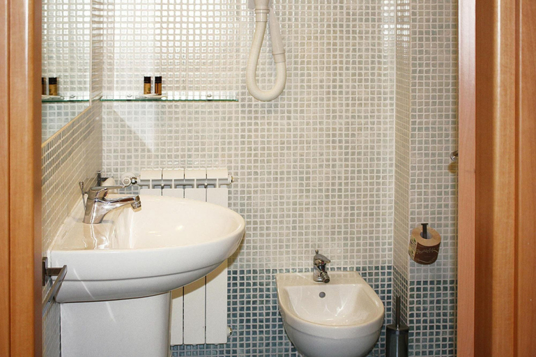 Bathroom 3, Apartment in Tuscany Near Beaches & Nature, Livorno