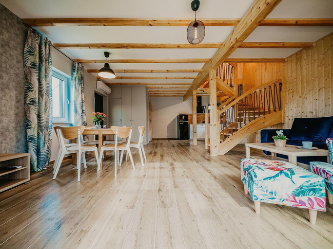 Dining 3, House in Nadole With Private Beach & Jacuzzi, Wejherowo