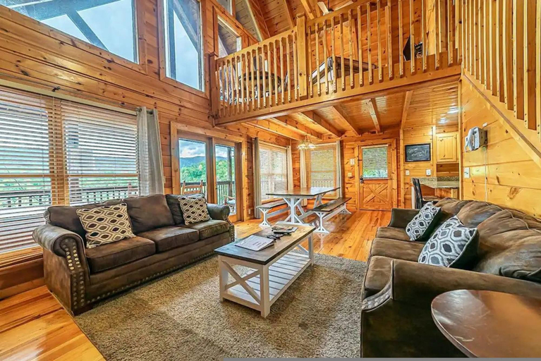 Room 3, Fabulous View Pool Game Room Hot Tub and More, Sevier