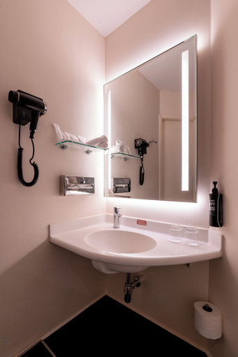 Bathroom 3