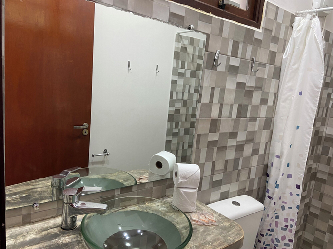 Bathroom 2, Valnete Brancalion Weiss-Epp, São Sebastião