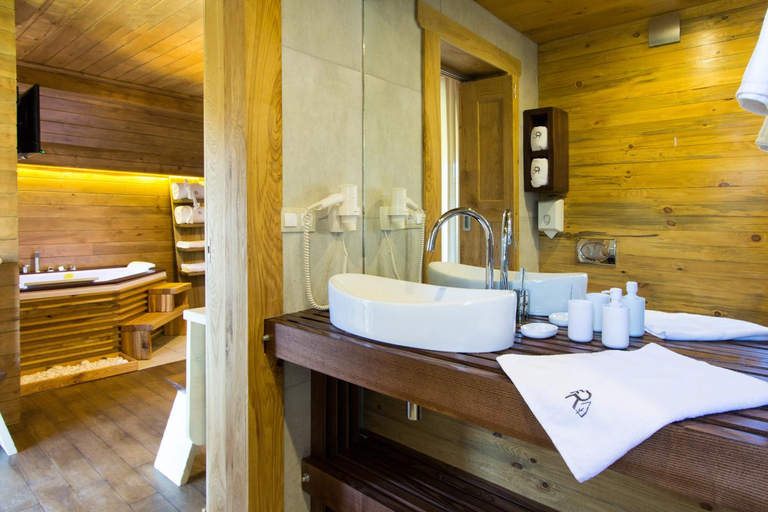 Bathroom 5, FoRest, Iaremchans'ka