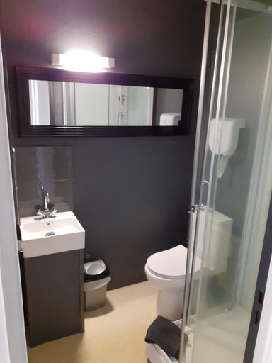 Bathroom, Les Remparts, Creuse