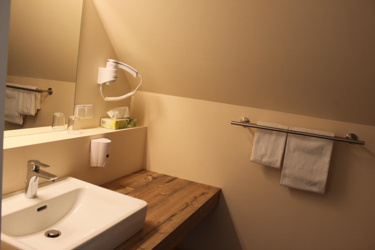 Bathroom 3, Hotel Braun, Voitsberg