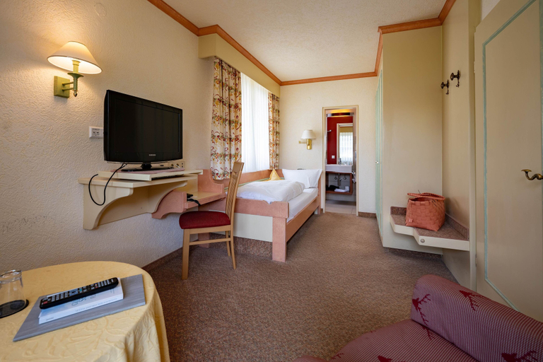 Bedroom 4, Hotel Lamm, Freudenstadt