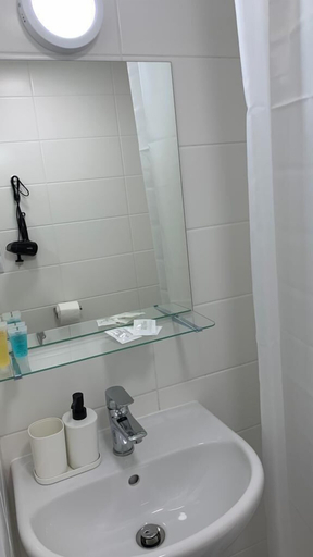 Bathroom 2, Side Street Apartments, Praha 1