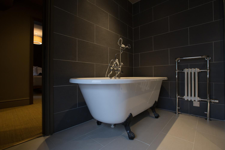 Bathroom 3, The Lion Hotel - Pub & Restaurant, Dorset