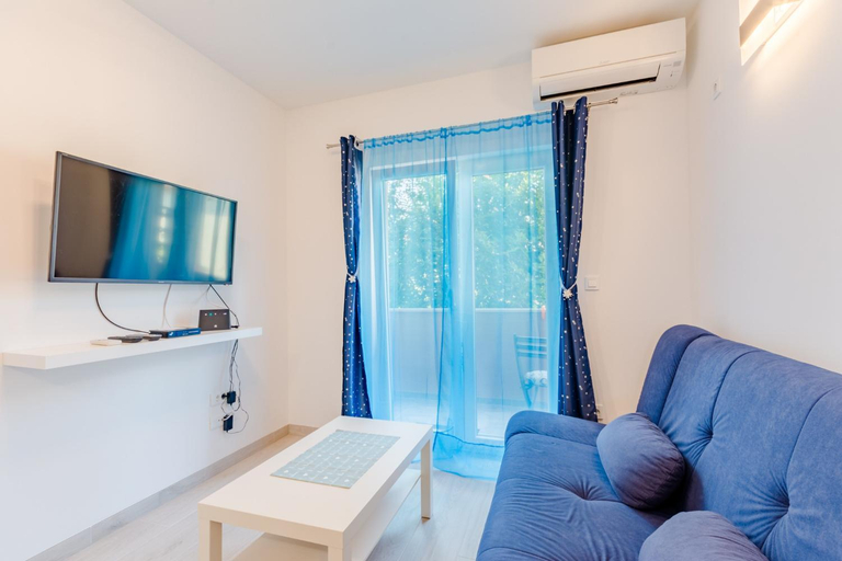 2, Apartment Karlo - Two Bedroom Apartment with Balcony Matanic, Kaštela