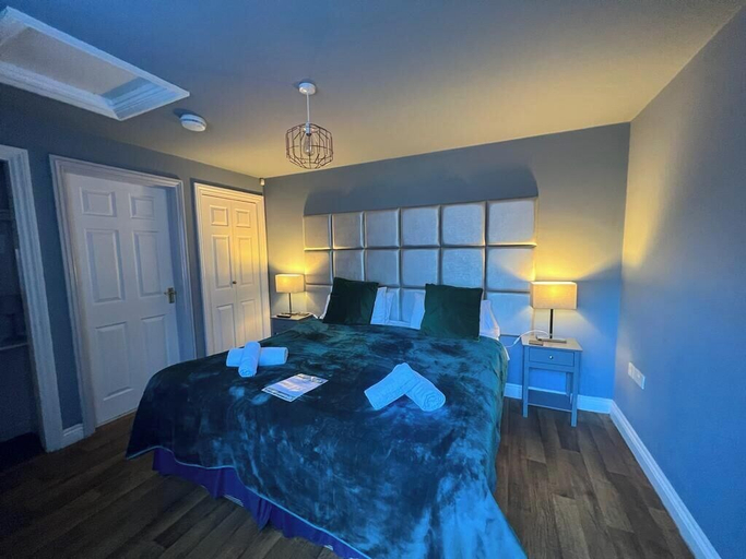 Bedroom 2, The Farmers Boy Inn Longhope, Gloucestershire