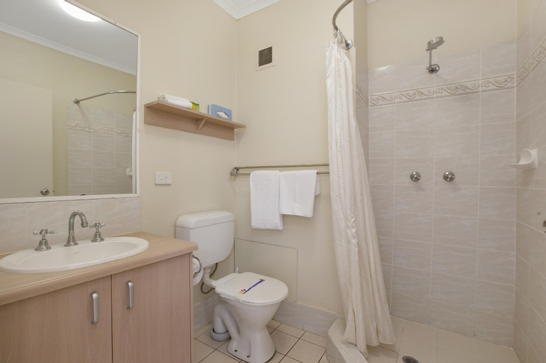 Bathroom 7