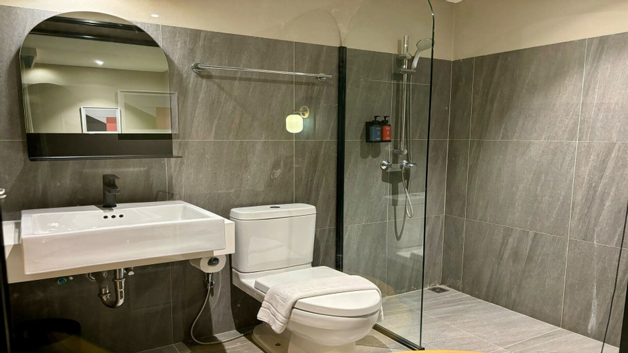 Bathroom 18