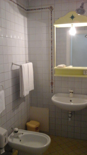 Bathroom 3, Hotel Club Torre Capovento, Latina