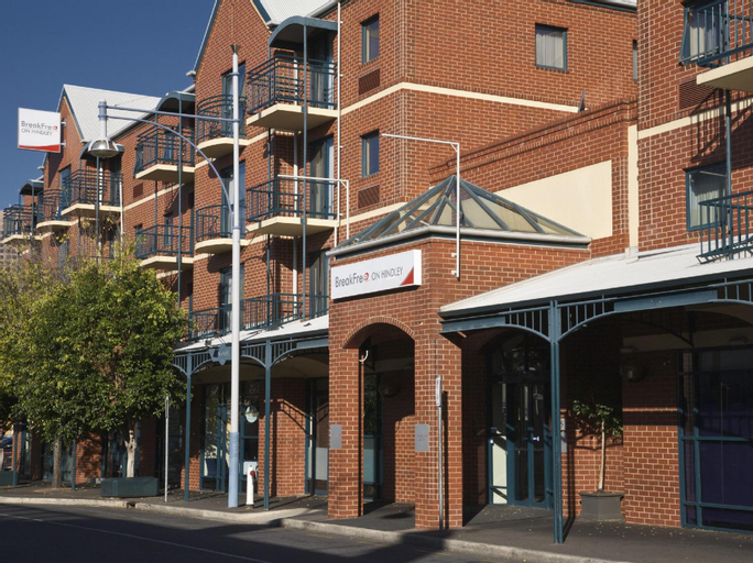 Exterior 14