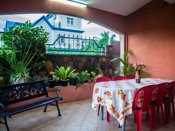 Food & Drinks, Villa Nass, Black River