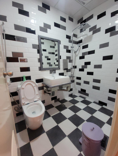 Bathroom 2, Burano, Nantou