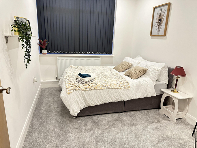 Room, 2 Bed Apartment - Sleeps 4 - Wifi - Parking, Dudley