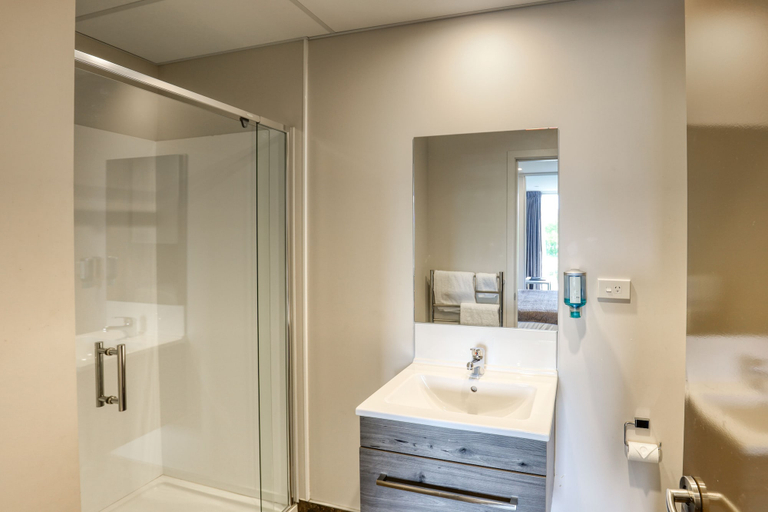 Bathroom 4, Ramada Suites by Wyndham Queenstown Remarkables Park, Queenstown-Lakes