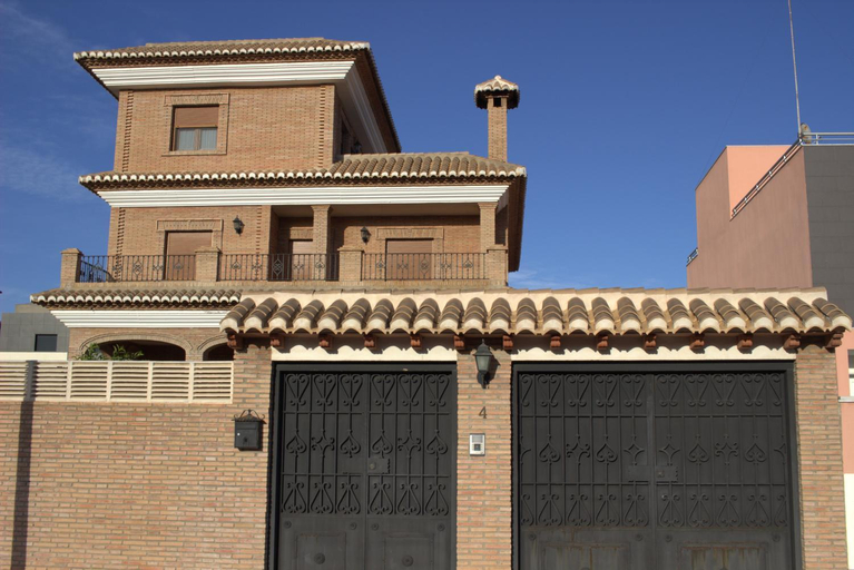 Others 5, Casa Pedro, Almería