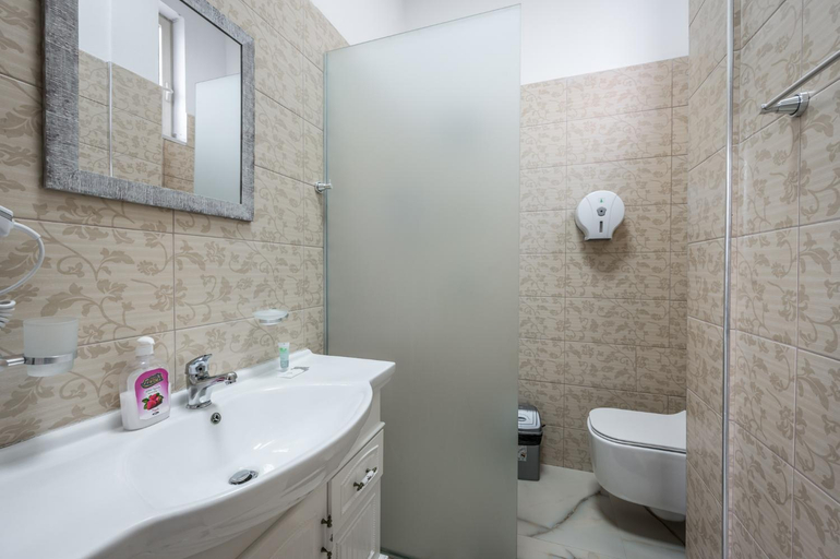 Bathroom 3, Villa Olympia, Durrësit