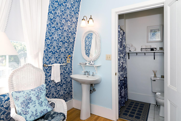 Bathroom 4, Silver Fountain Inn, Strafford