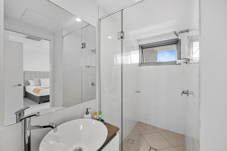 Bathroom 2, Nova Mooloolaba Beach Apartment, Maroochy - Mooloolaba