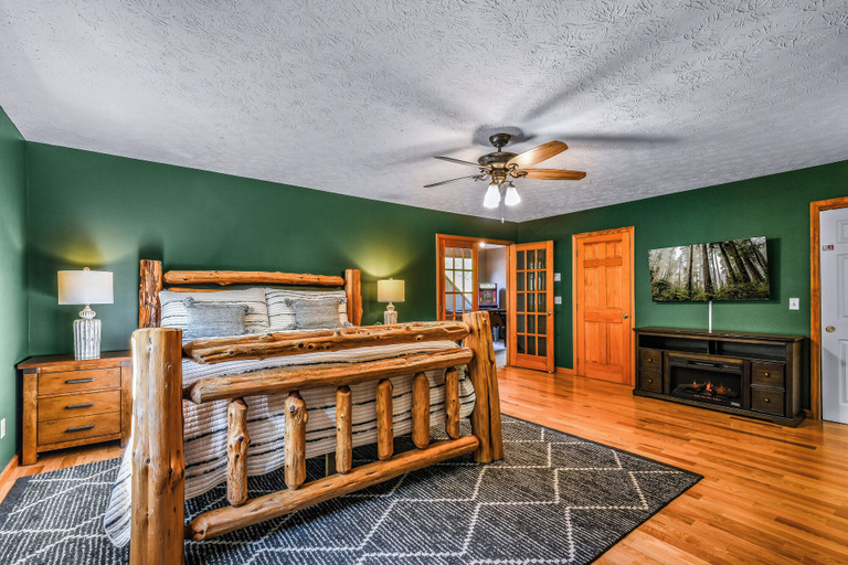 Bedroom 3, Pure & Simple, Sevier