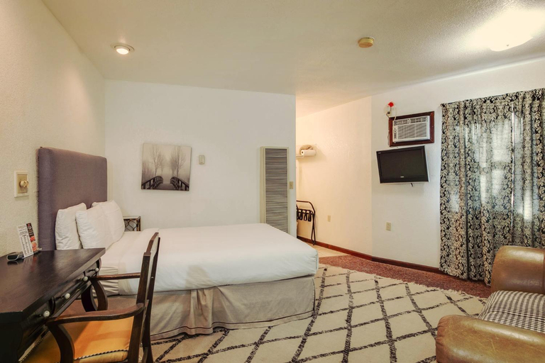 Bedroom 2, Simmer Motel, Pottawatomie