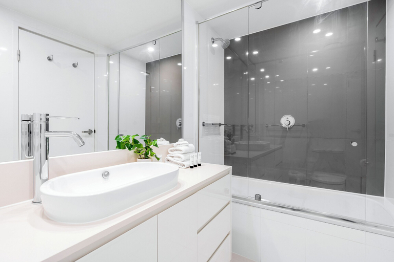 Bathroom, H Residences Self Contained – WOWSTAY, Gold Coast