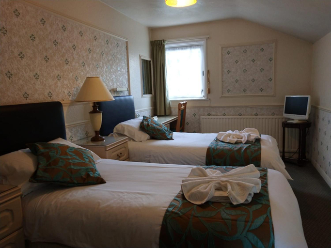 Others 3, Everglades Hotel, Torbay