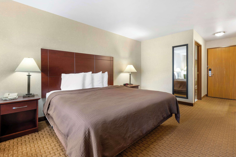 Bedroom 3, Best Western Wittenberg Inn, Shawano