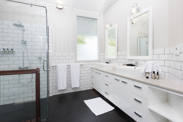 Bathroom 4, Waterfoot House, Rorotonga