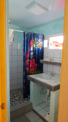 Bathroom 2, Sunset Hill Lodge, Bora Bora