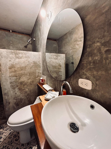 Bathroom 3, Costeno River Minca, Santa Marta (Dist. Esp.)