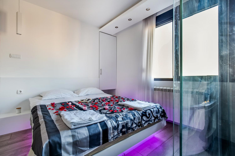 Bathroom 2, Luxury Boutique City Center Apartments, Belgrade