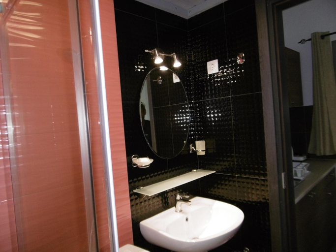 Bathroom 3, Skyros Koxilas Studios, Central Greece